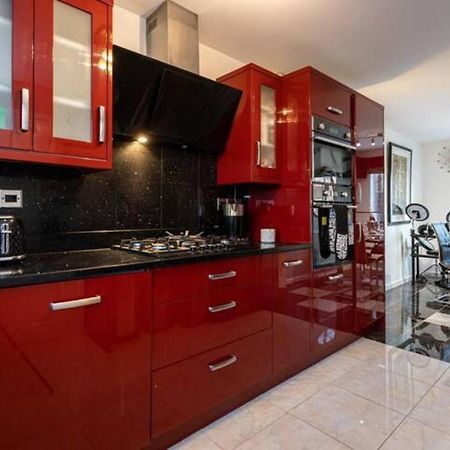 Beautifully Designed 3 Bed House - In مانشستر المظهر الخارجي الصورة