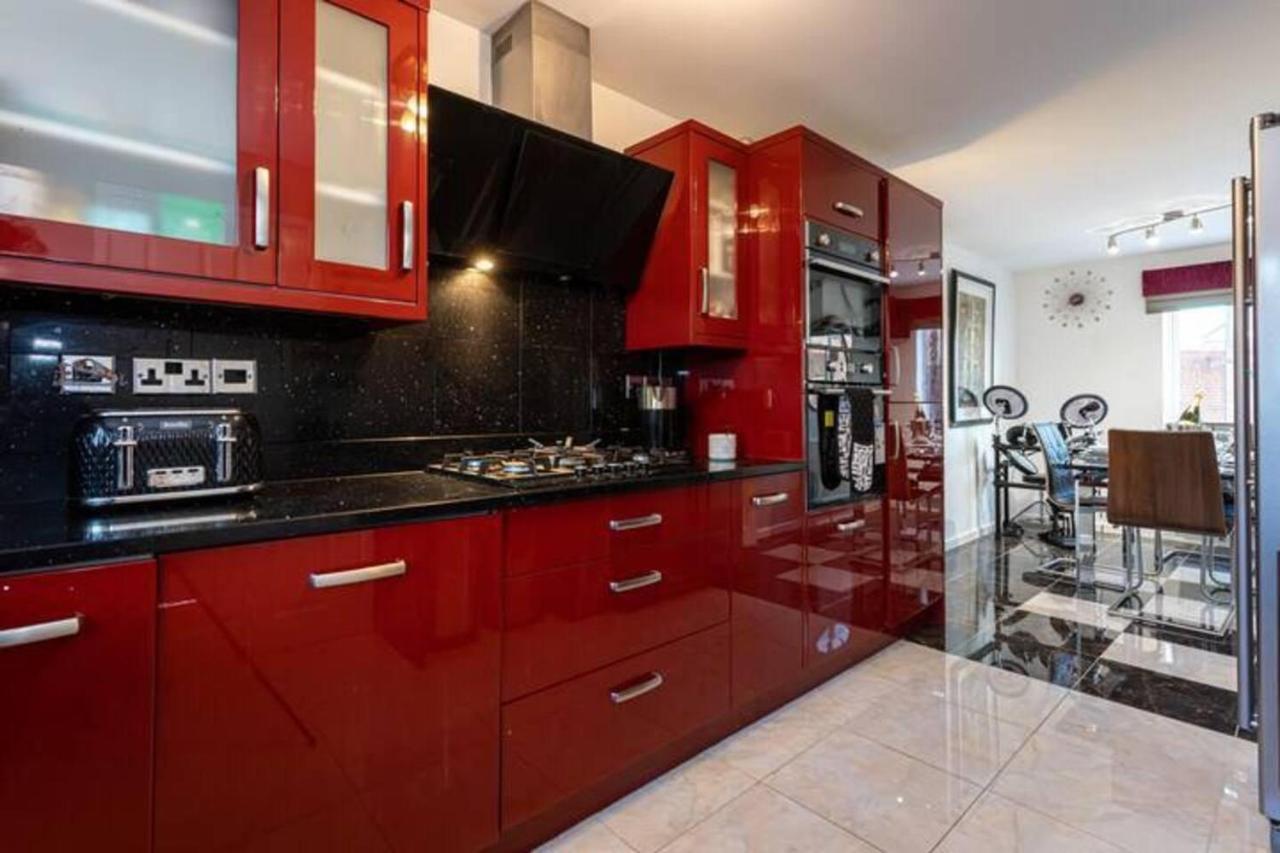 Beautifully Designed 3 Bed House - In مانشستر المظهر الخارجي الصورة